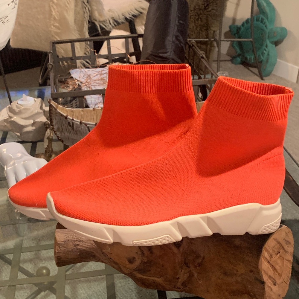 AKIRA Label Sock Sneakers Neon Orange Size 8 🍊 sold out everywhere
